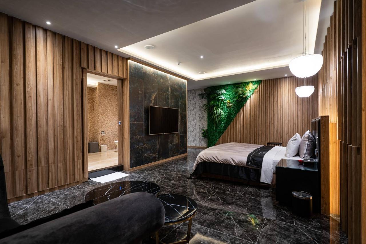 Aquarius Motel Taizhong Zewnętrze zdjęcie